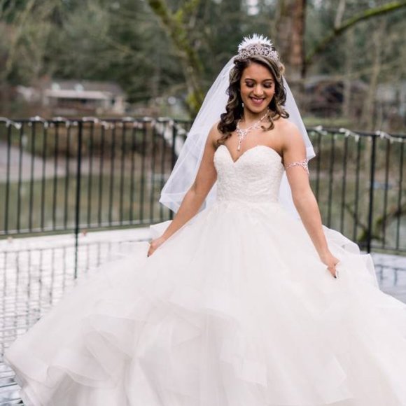 Stella York wedding dress - Picture 3 of 3